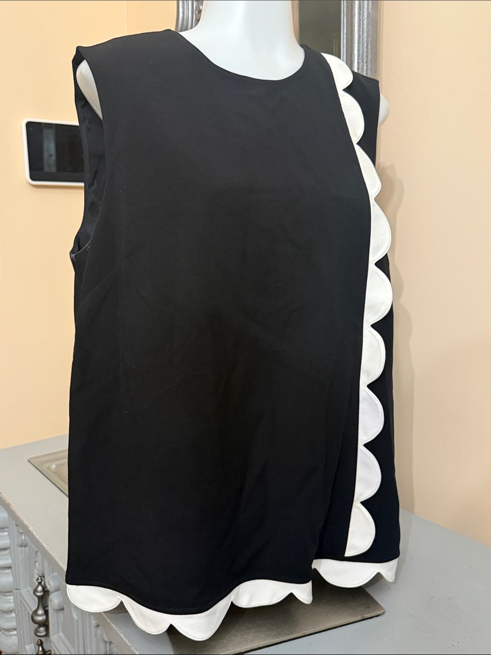 *flaw Victoria Beckham for Target XL Black Sleeveless Top White Scalloped Trim